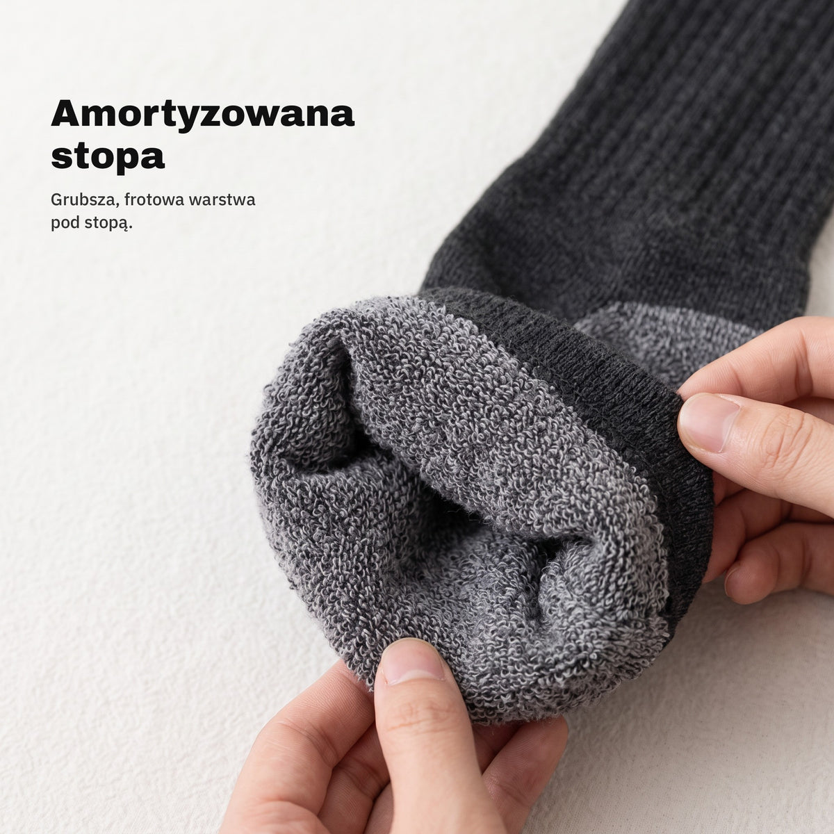 Amortyzowana, frotowa stopa grafitowych skarpet od środka